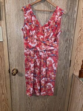 Sleeveless V-Neck Midi Dress in Red Floral